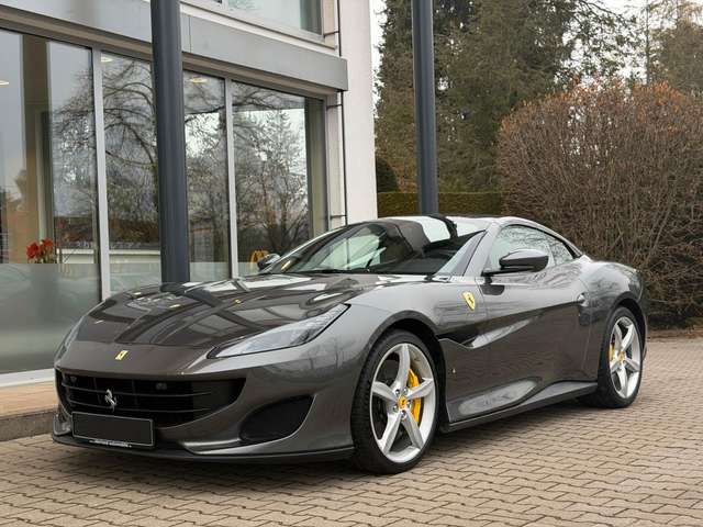 Imagine Ferrari Portofino / ADAPTIVE HEADLIGHTS / STEINSSCHLAGF.