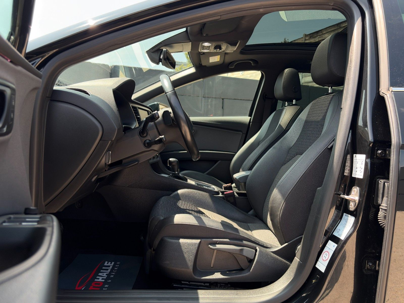 SEAT Leon ST 1.5 TSI DSG Xcellence CarPlay PANO CAM — photo 10