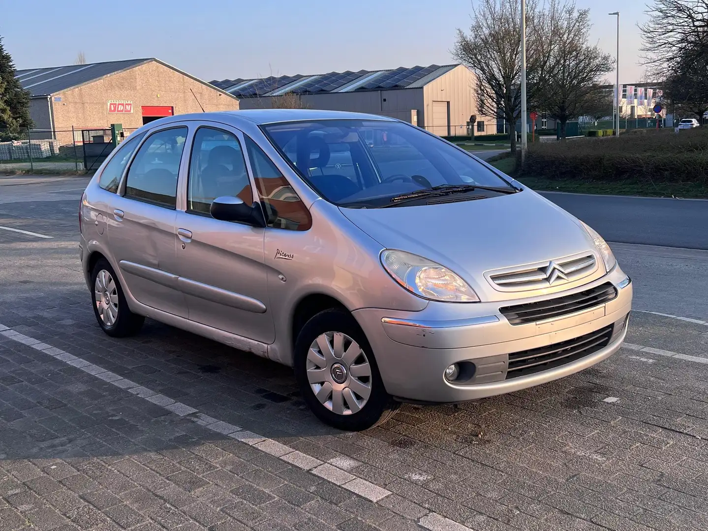 Citroen Xsara Picasso 1.6 HDi Dynamique FAP Silber - 2