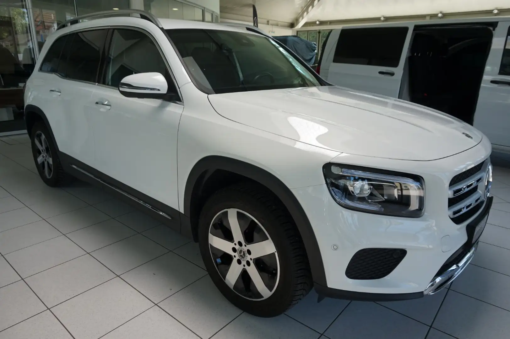 Mercedes-Benz GLB 180 d Progressive MBUX RKam KeyGo PTS Shz Weiß - 1