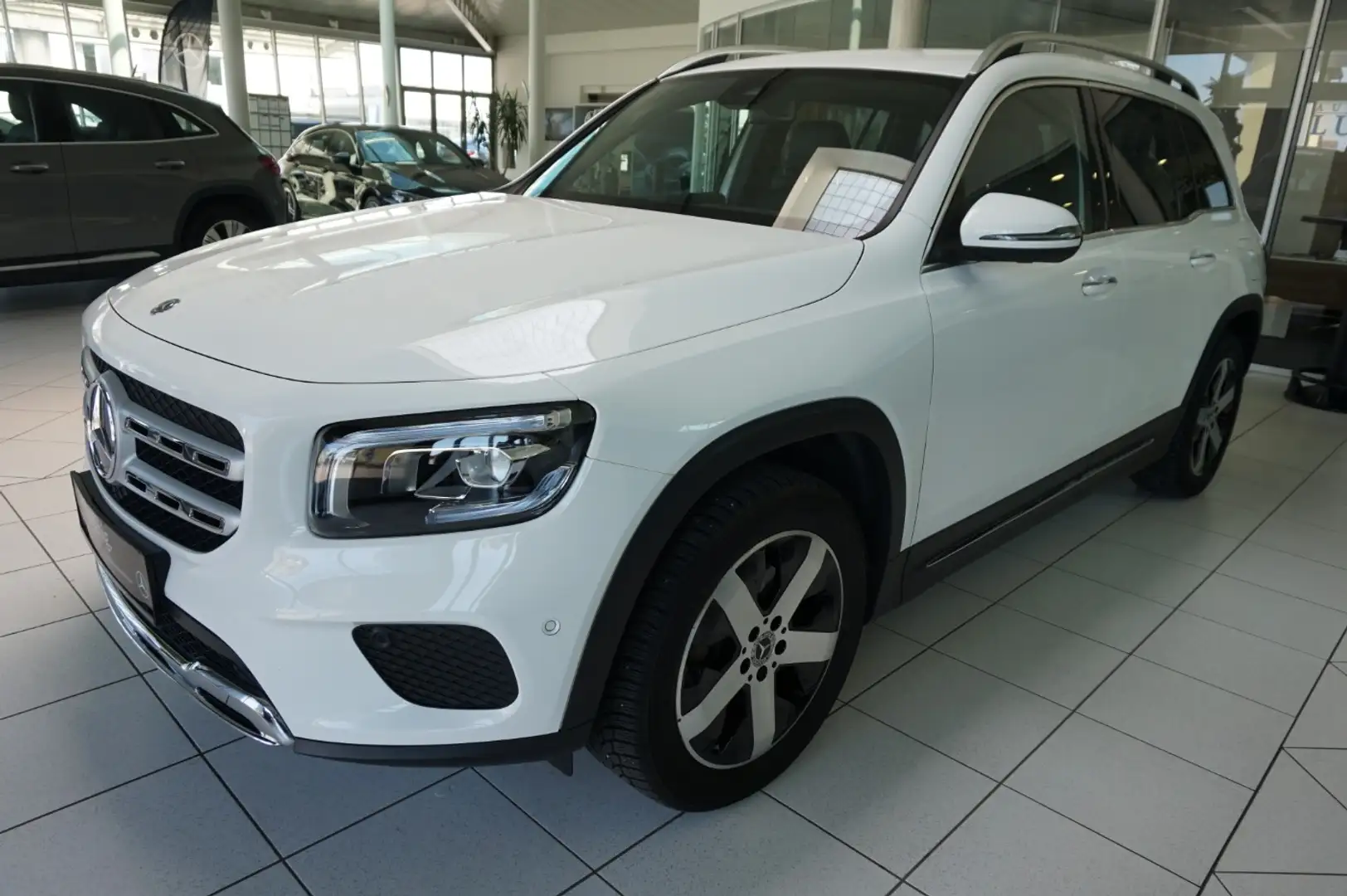 Mercedes-Benz GLB 180 d Progressive MBUX RKam KeyGo PTS Shz Weiß - 1
