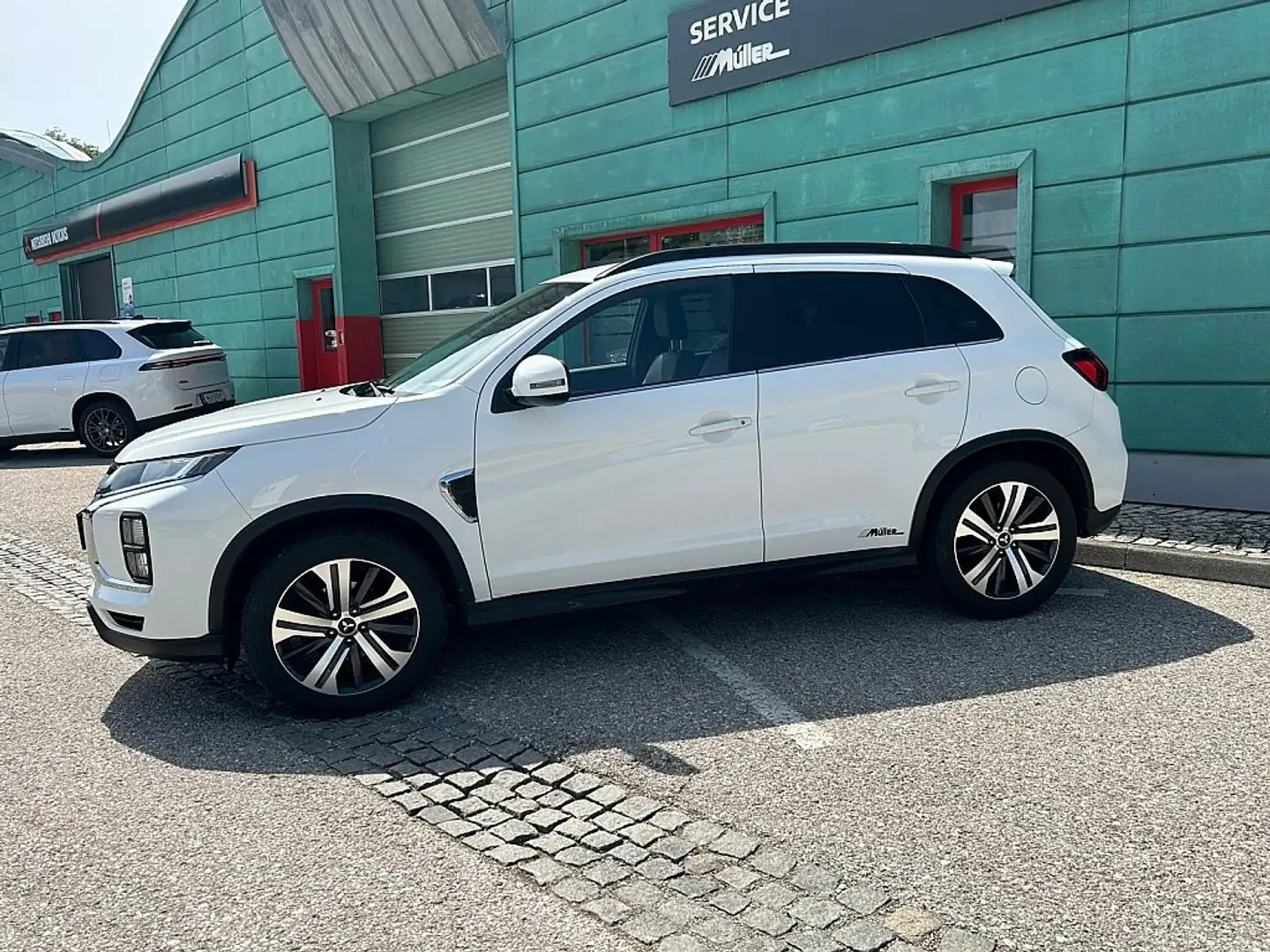 Mitsubishi ASX 2,0 MIVEC Intense  AWD CVT Aut. Weiß - 2