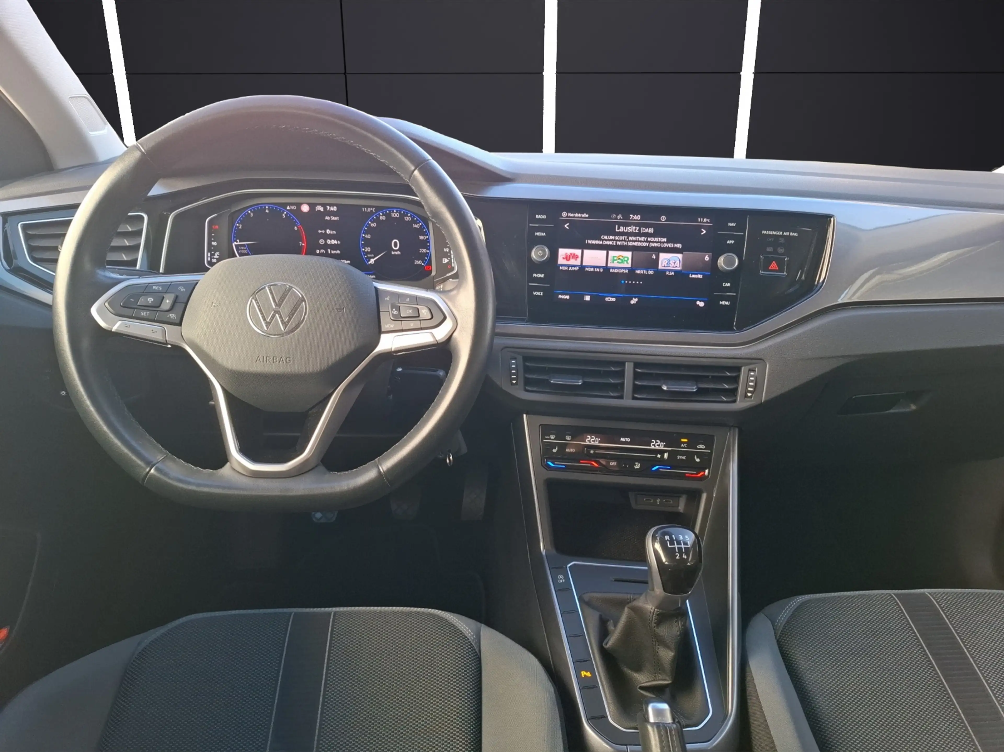 Volkswagen Polo TSI Style Matrix Navi AID ACC PDC SHZ LM — photo 14