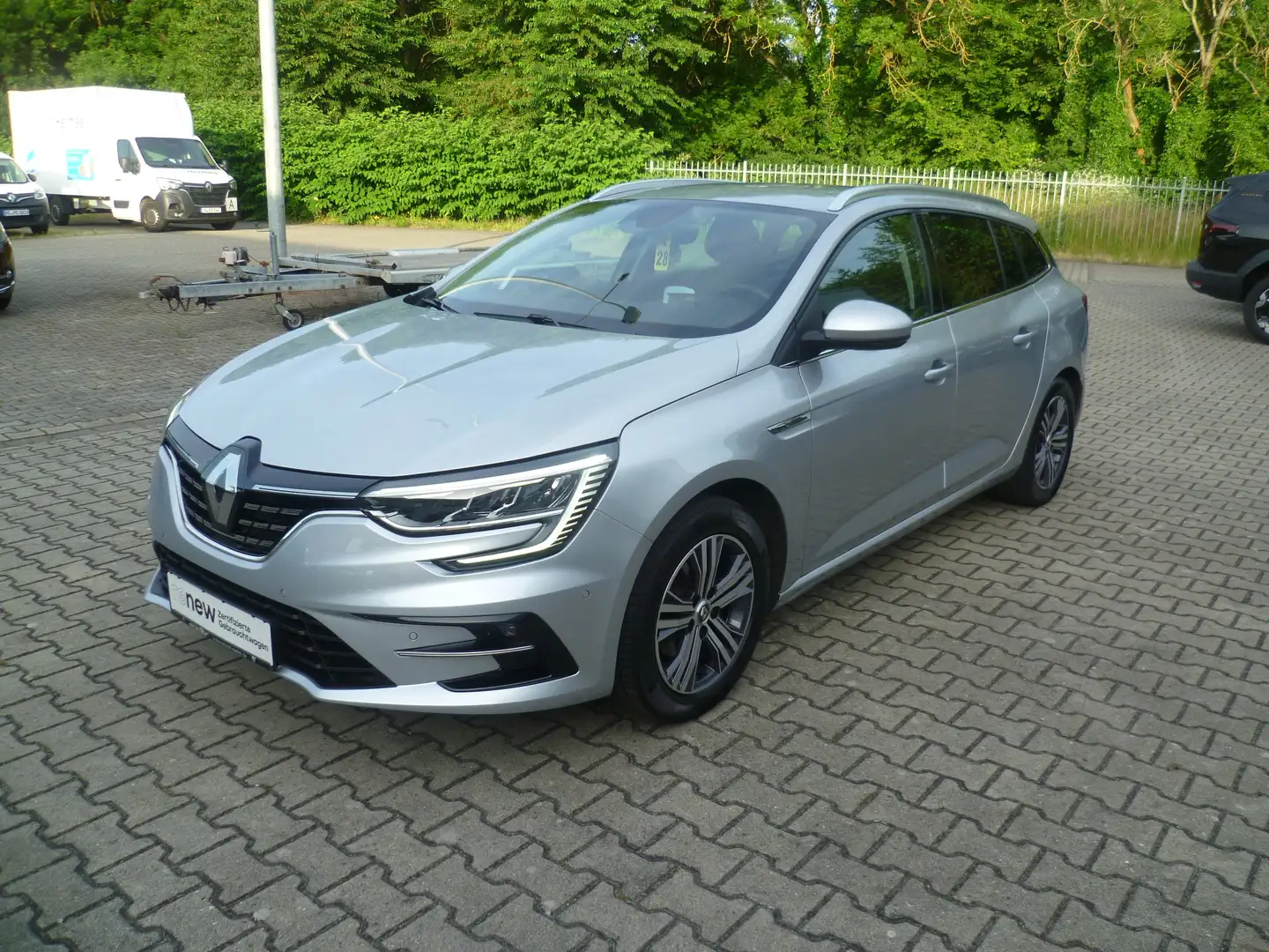 Renault Megane Grandtour TCe 140 GPF EDC INTENS Silber - 1