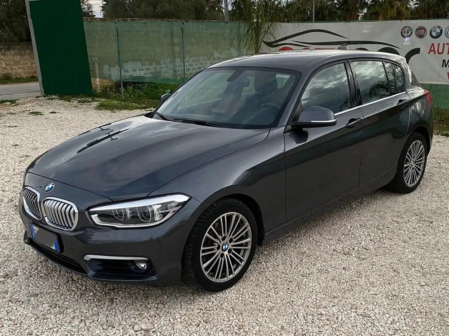 BMW 118 118d Urban 5p auto Grigio - 2