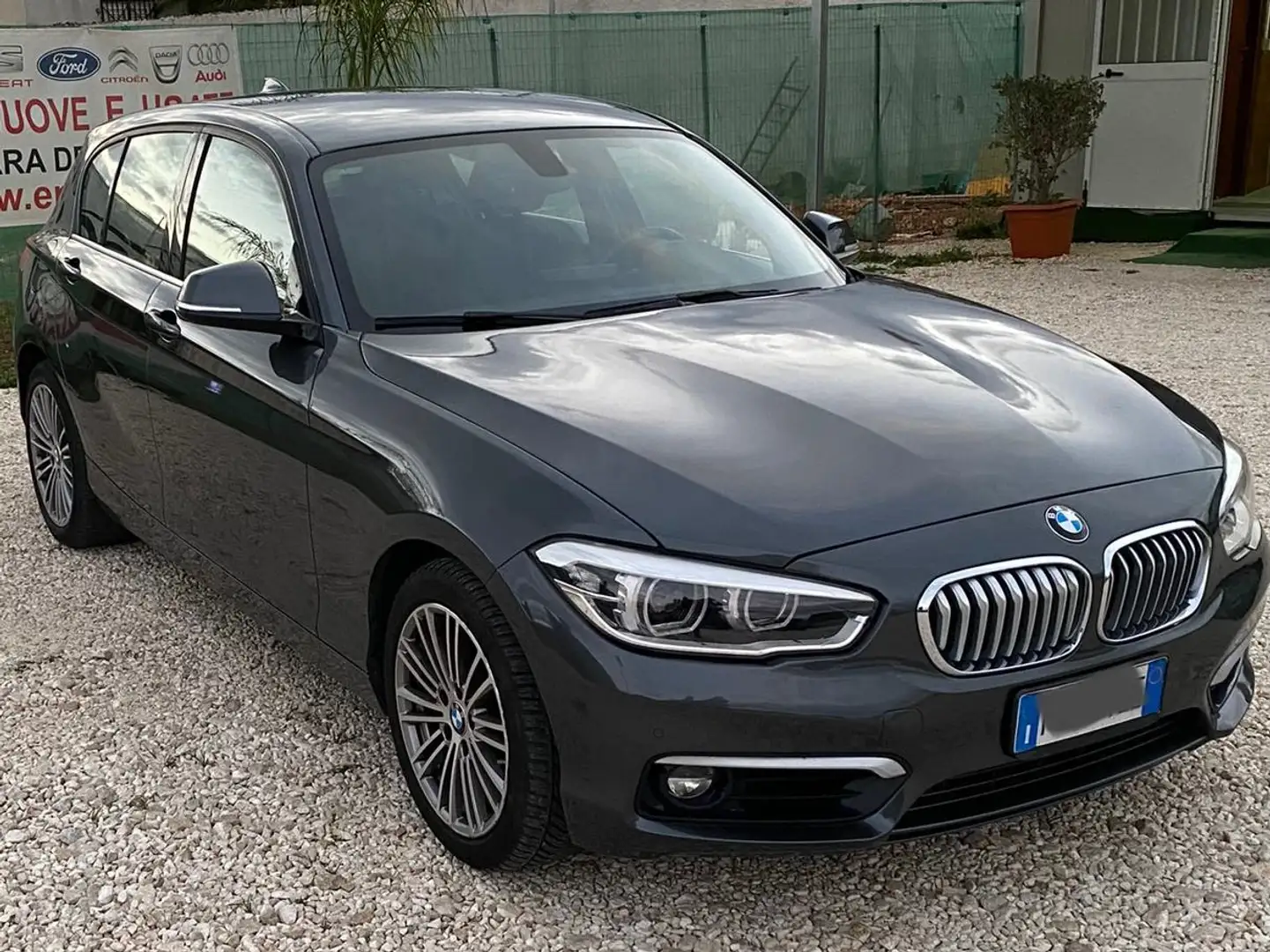 BMW 118 118d Urban 5p auto Grigio - 1