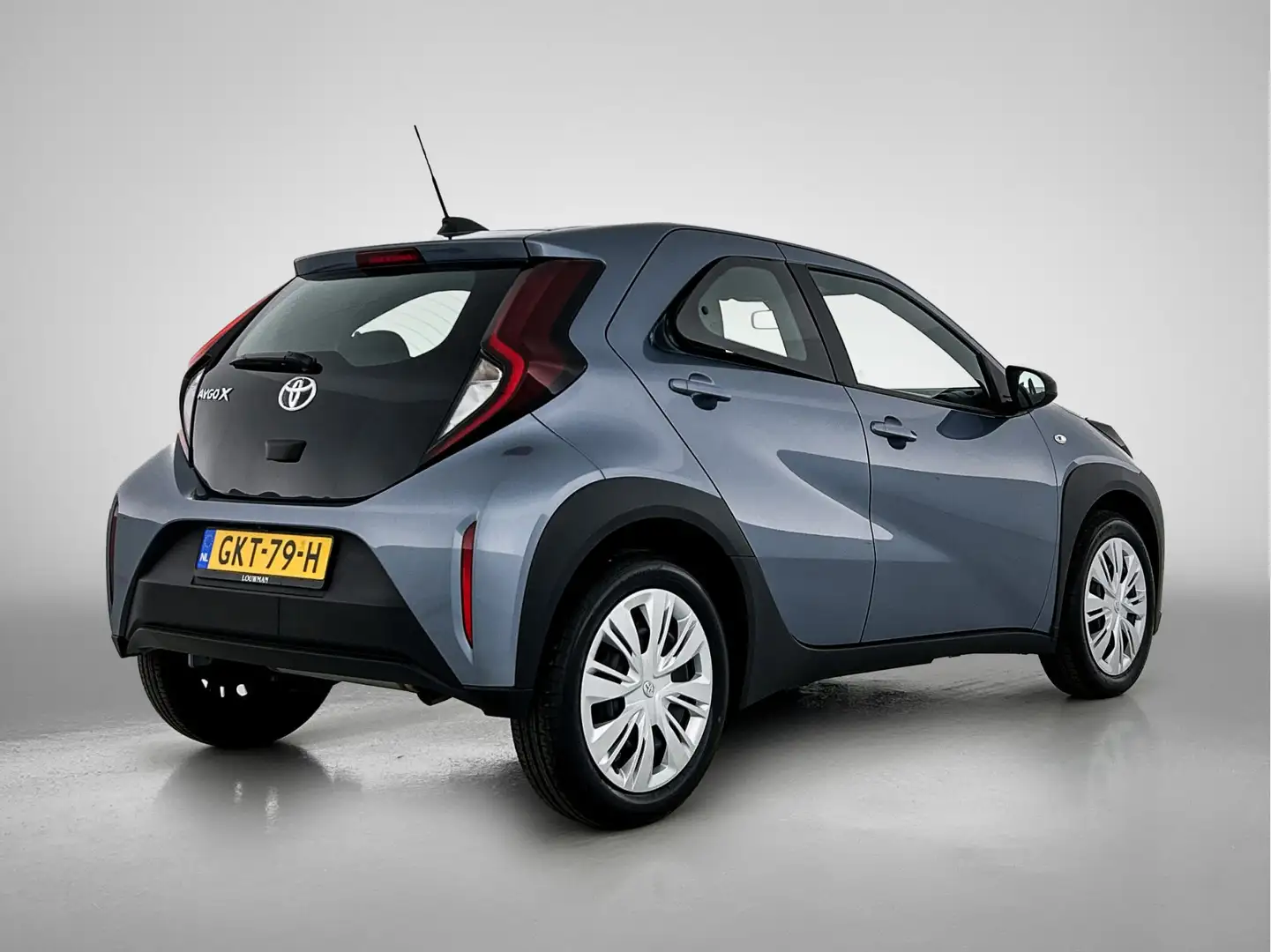 Toyota Aygo X 1.0 VVT-i MT Play | Airco | Parkeercamera | NL-Aut Grijs - 2