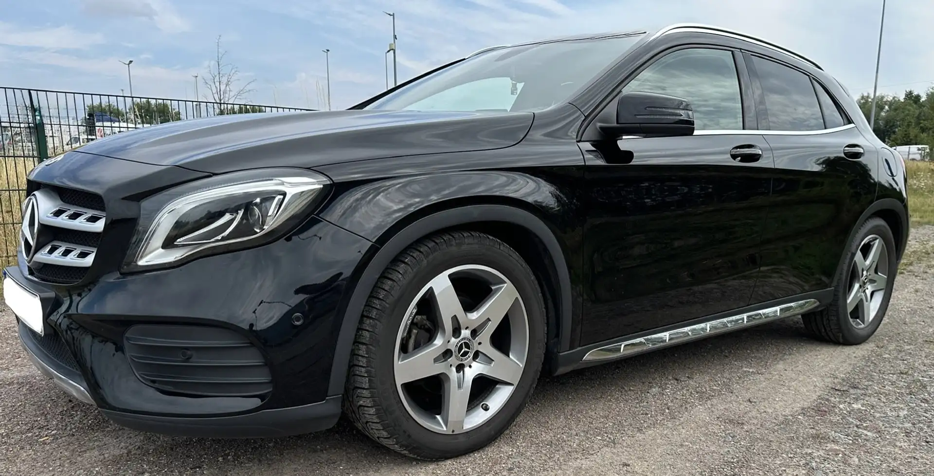 Mercedes-Benz GLA 180 7G-DCT AMG Line - 2