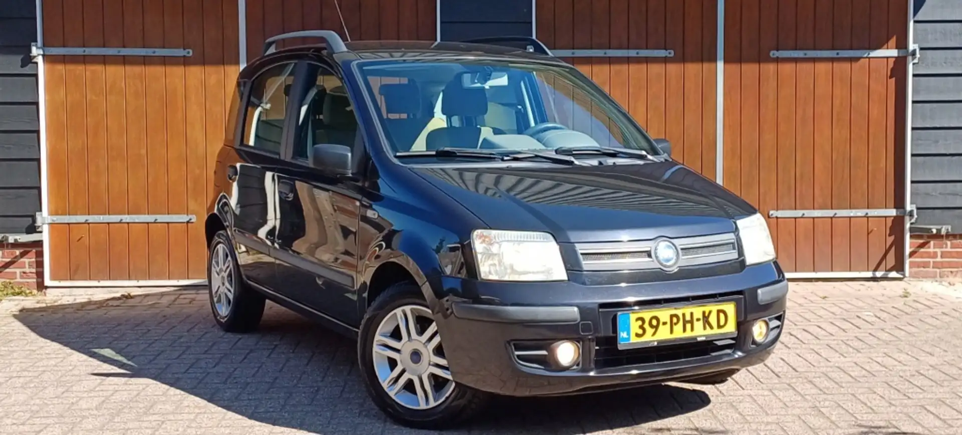 Fiat Panda 1.2 Emotion, Airco, Nieuwe APK, Lichtmetalen wiele Zwart - 1