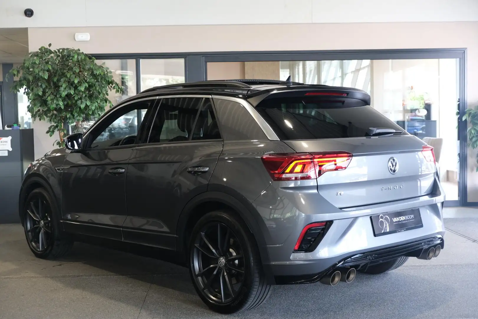 Volkswagen T-Roc 2.0 TSI R 300 PK DSG Pano Akra Leder Virtual Cam B Gris - 2