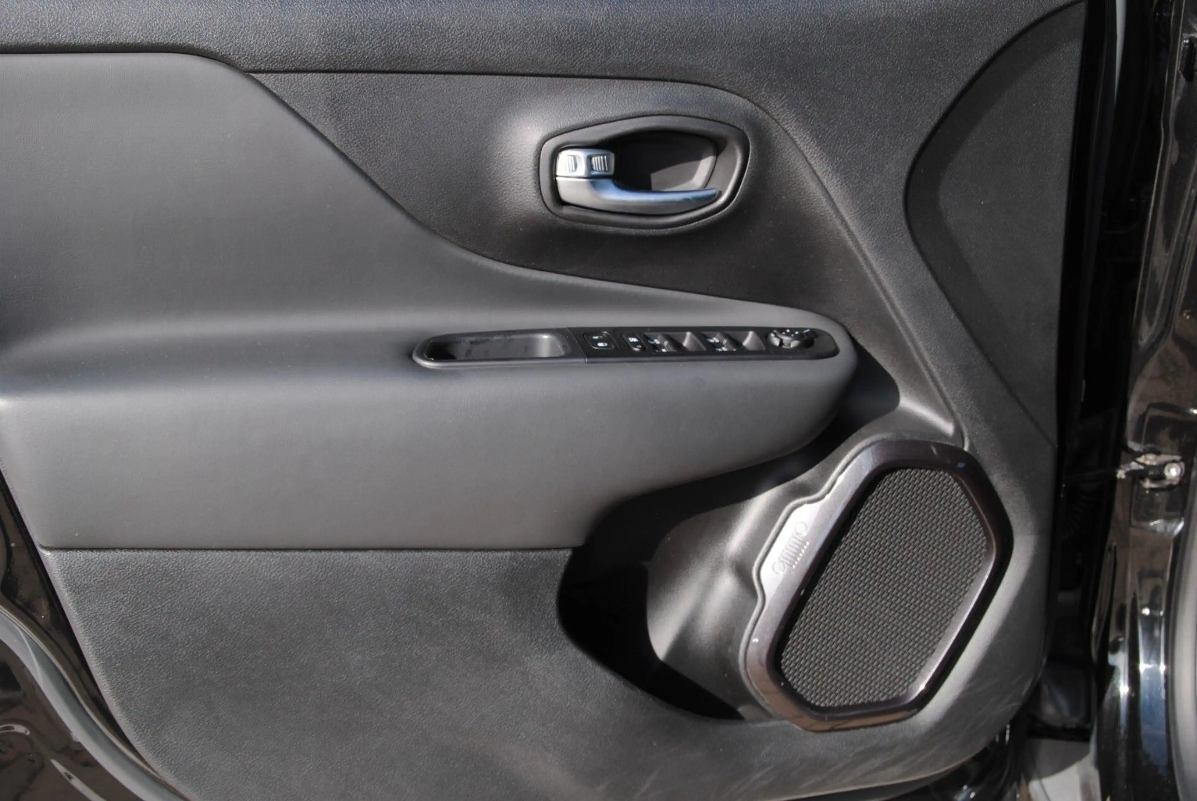 Jeep Renegade S Plug-In-Hybrid 4xe Schiebedach — photo 13