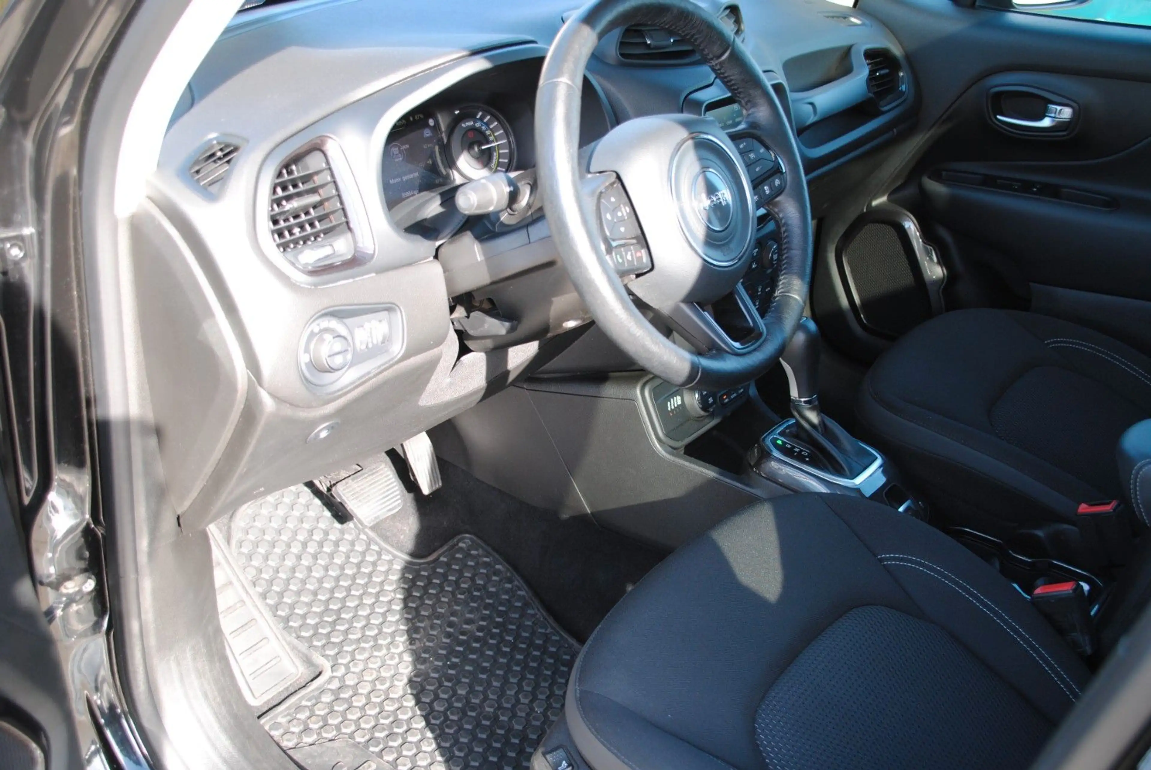Jeep Renegade S Plug-In-Hybrid 4xe Schiebedach — photo 14