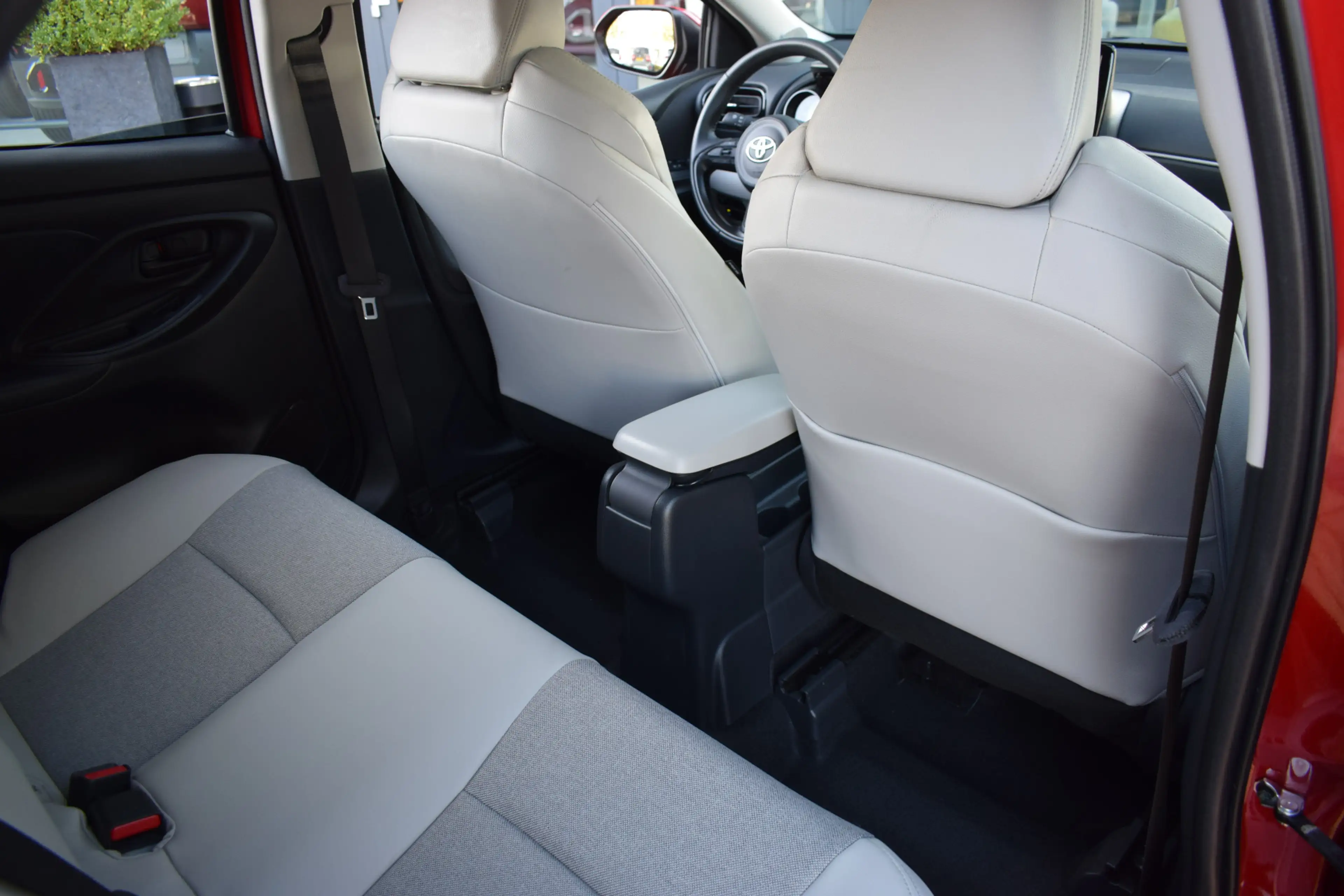Toyota Yaris 1.5 Hybrid Executive | Adaptive Cruise | Apple Car — photo 10