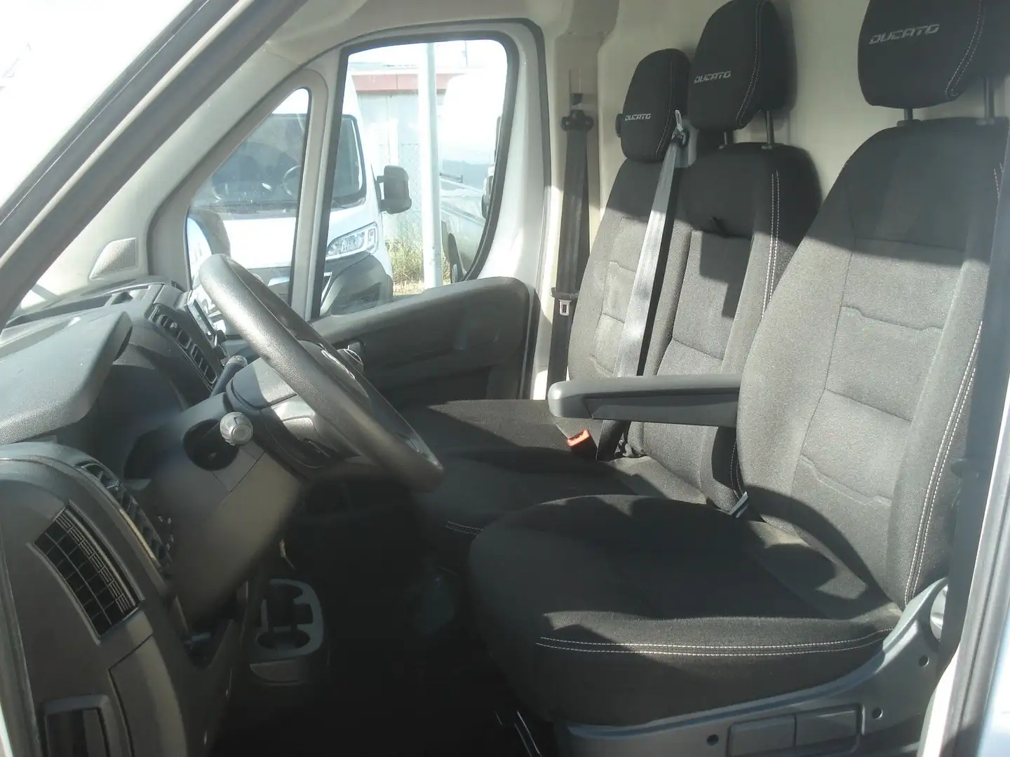 Fiat Ducato Hochr.-Kasten 33 120 L2H2 49840Km Klima Weiß - 2