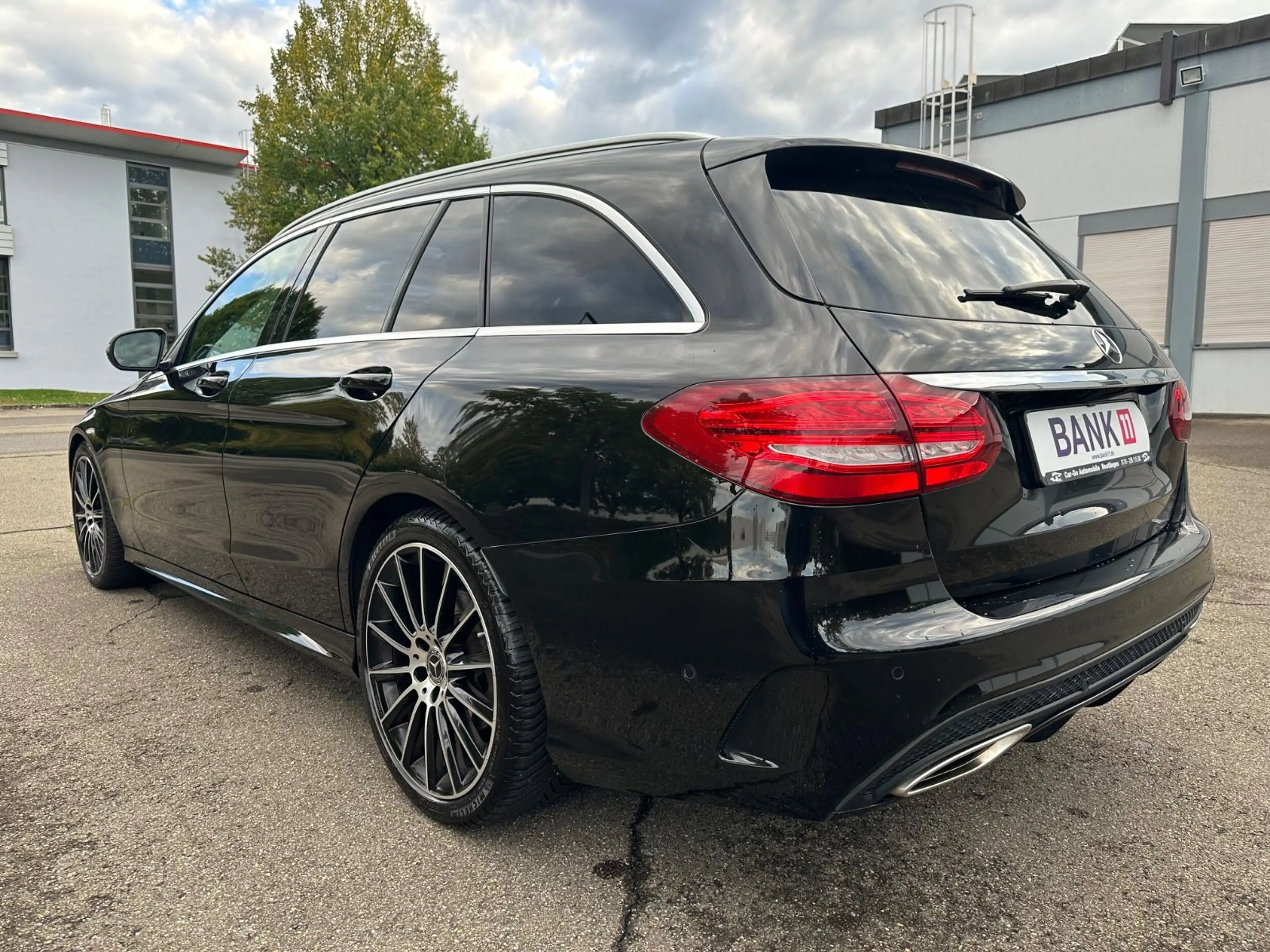 Mercedes-Benz C 250 AMG Line*LED*Navi*Kam*Leder*19"AMG Allwet. — photo 3