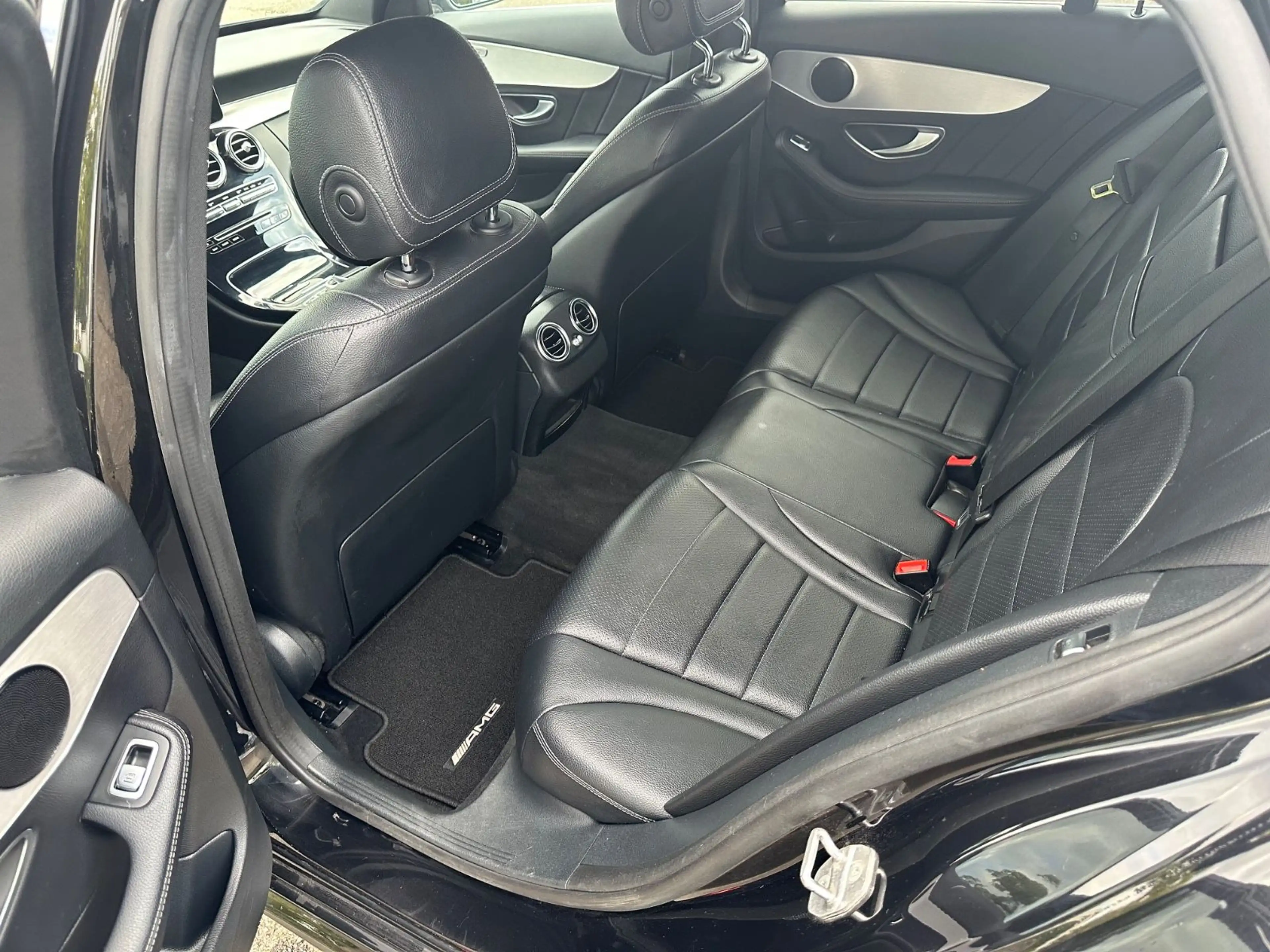 Mercedes-Benz C 250 AMG Line*LED*Navi*Kam*Leder*19"AMG Allwet. — photo 9