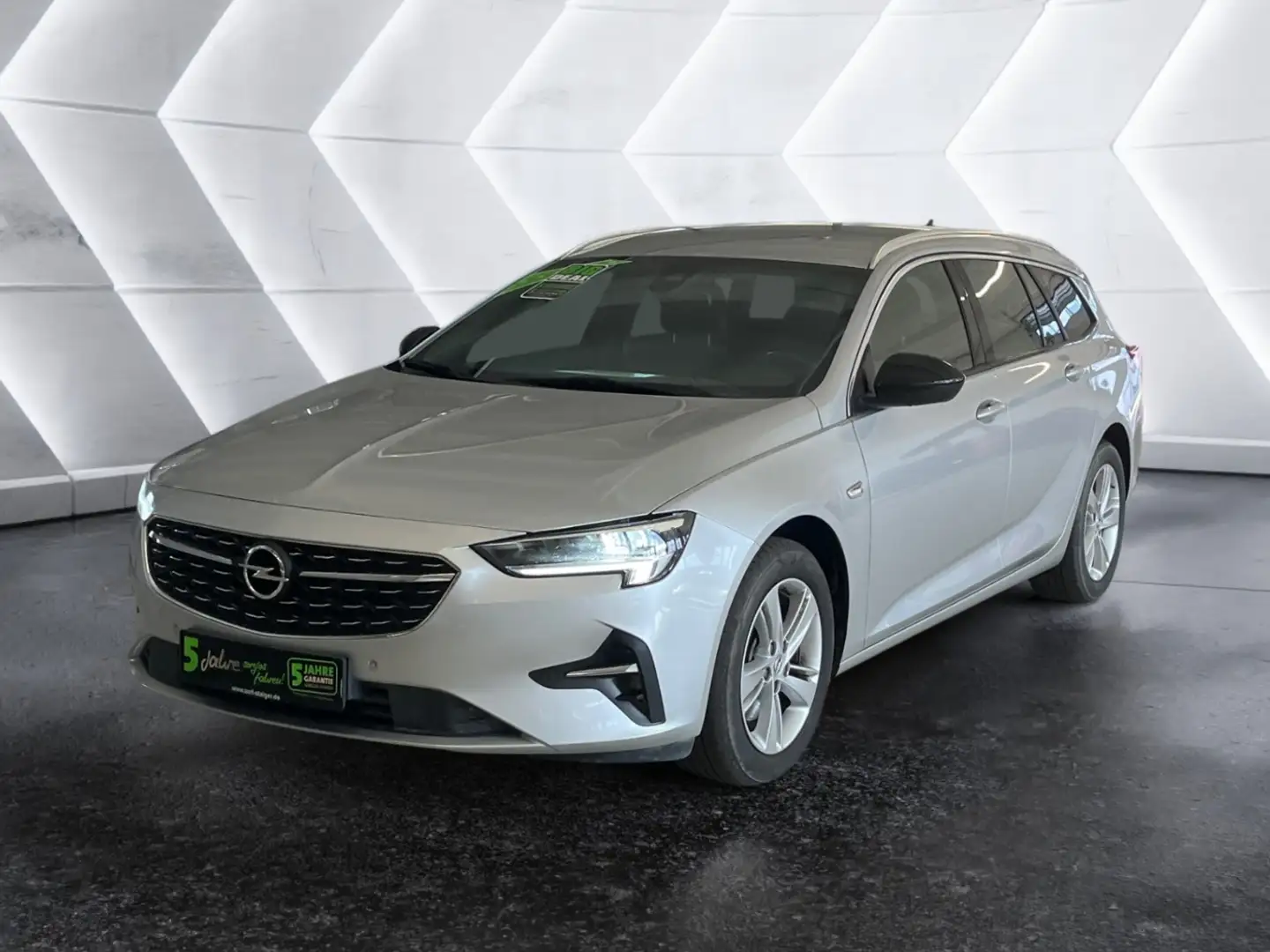 Opel Insignia B Sports Tourer 2.0 CDTI  Business FLA Stříbrná - 2