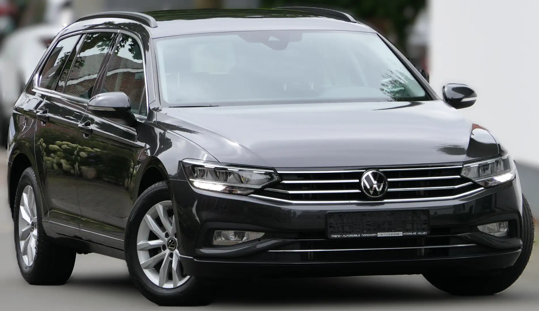 Volkswagen Passat Variant BUSINESS+DSG+LED+ALU+NAVI+ACC+AHK+RFK+DAB+APP+FSE+ Gris - 2
