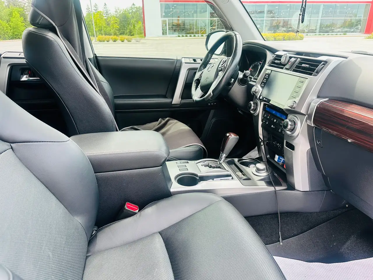 Toyota 4-Runner снимка Toyota 4-Runner