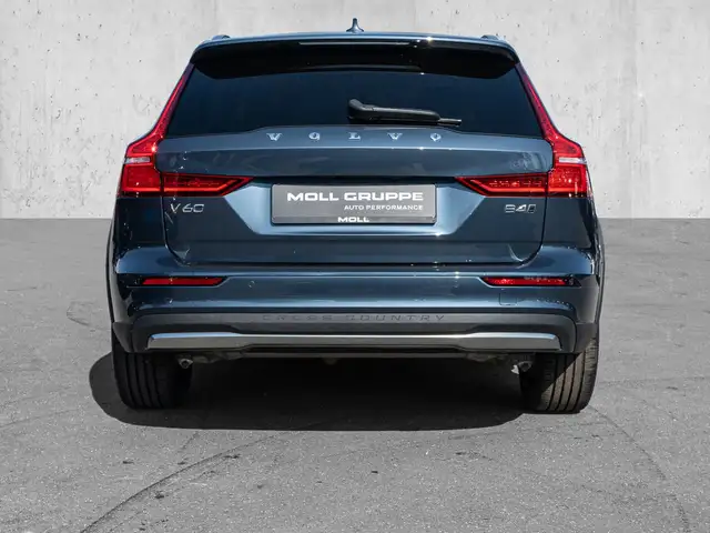 Volvo V60 Cross Country view 6