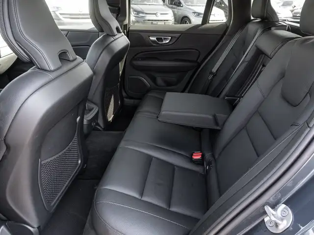 Volvo V60 Cross Country view 18