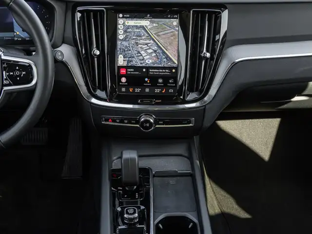 Volvo V60 Cross Country view 13