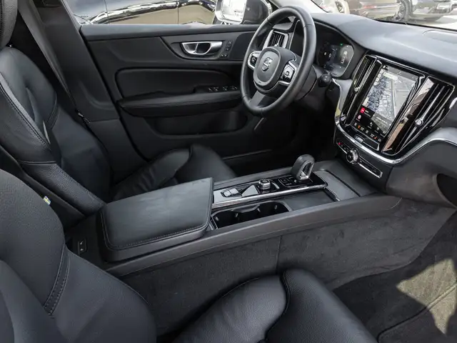 Volvo V60 Cross Country view 9