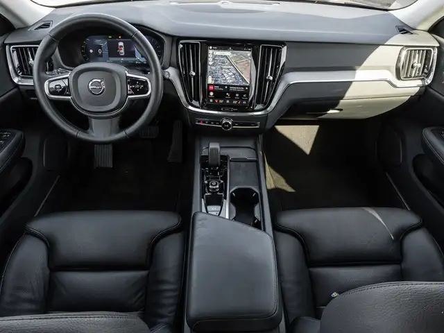 Volvo V60 Cross Country view 11