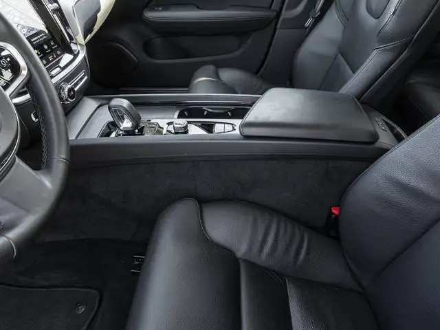 Volvo V60 Cross Country view 16