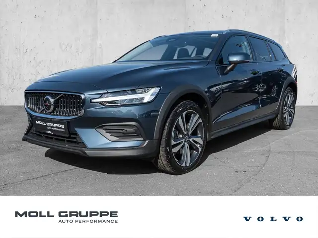 2023 Volvo V60 Cross Country in Blue for sale