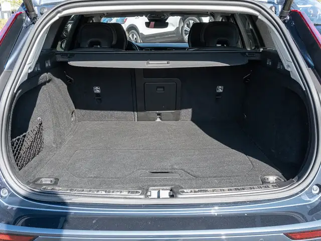 Volvo V60 Cross Country view 19
