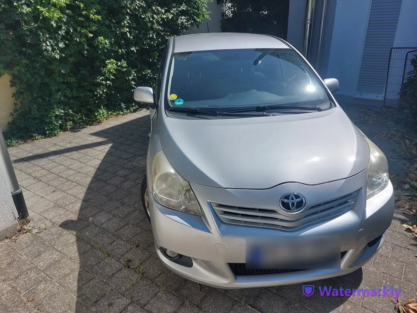 Toyota Verso Verso 2.0 D-4D Silber - 1