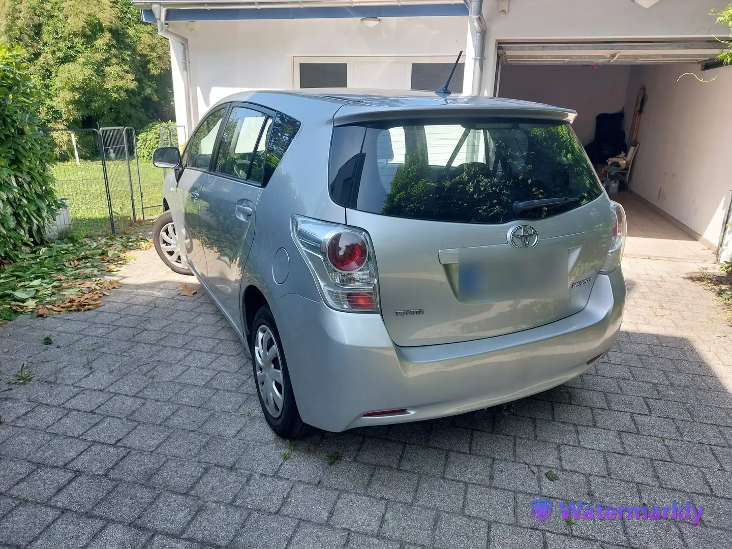 Toyota Verso Verso 2.0 D-4D Silber - 2