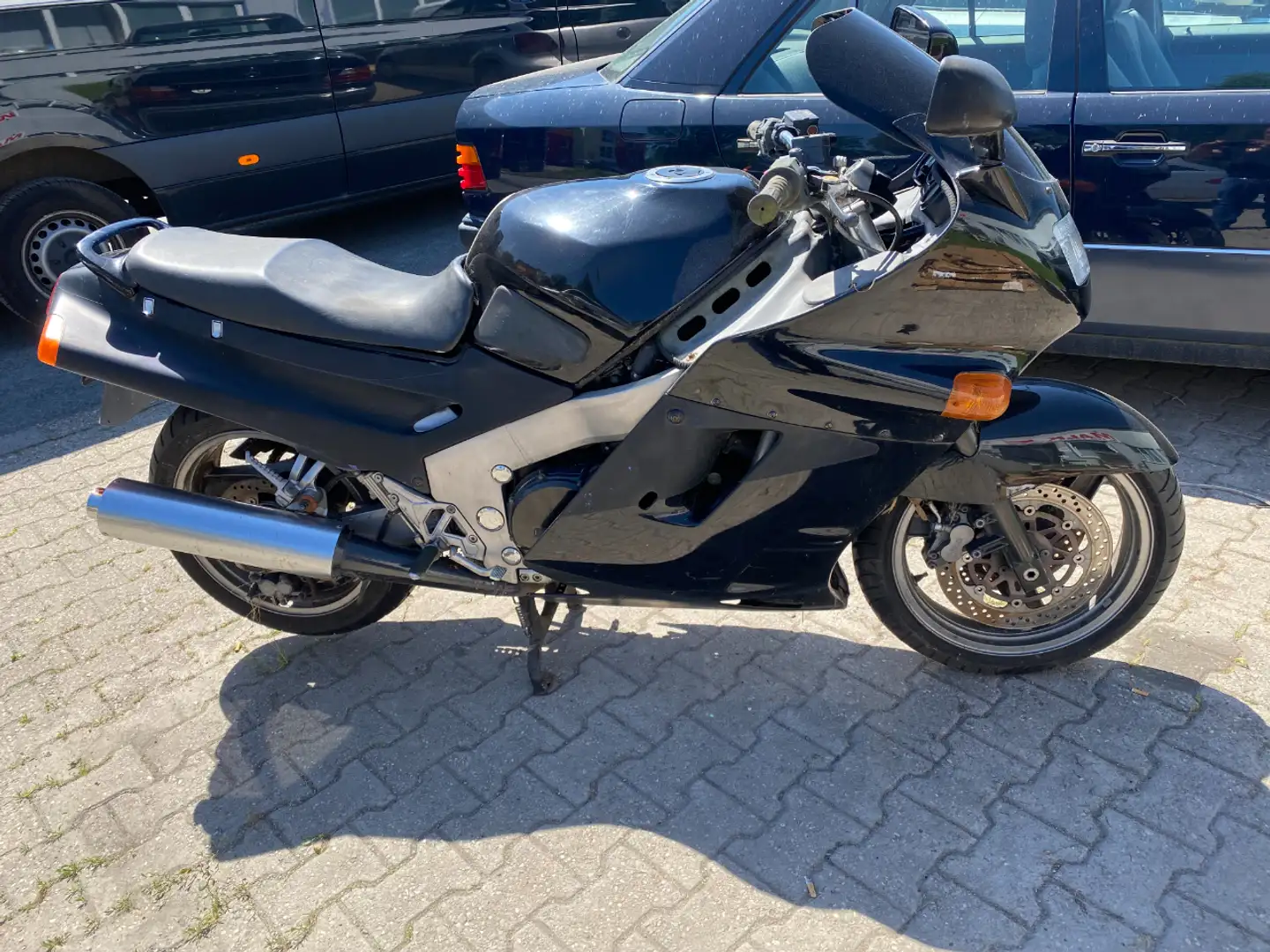 Kawasaki ZZR 1100 Tourer in Schwarz gebraucht in Herne für € 950,-