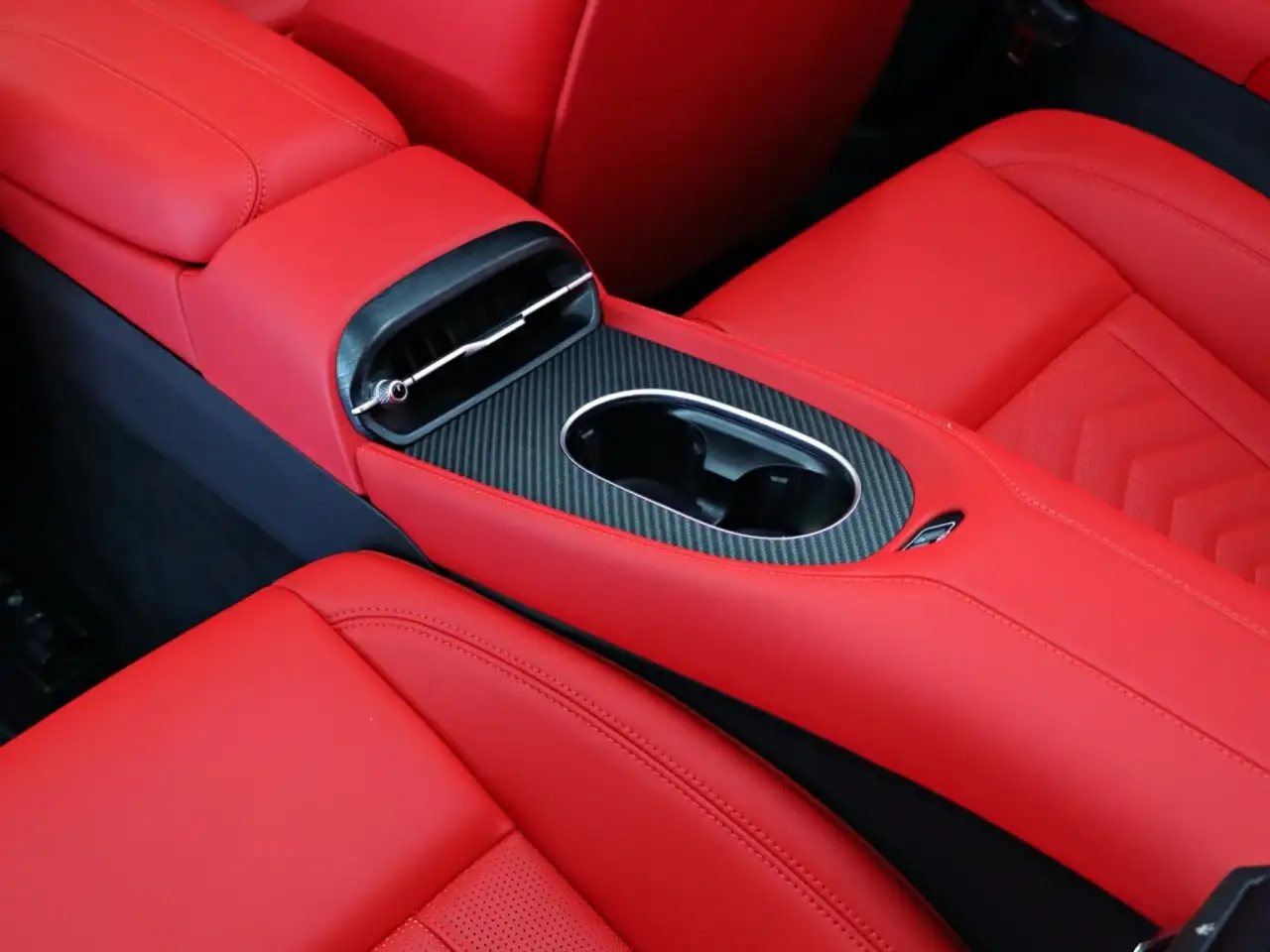 Maserati GranTurismo 2025 — фото 15