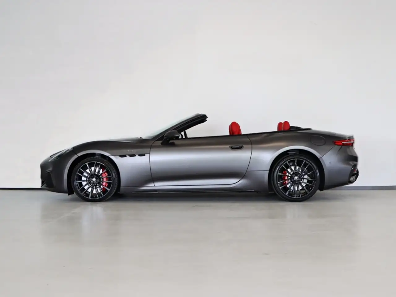 Maserati GranTurismo 2025 — фото 16