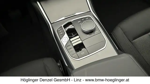 BMW 3 Series view 5