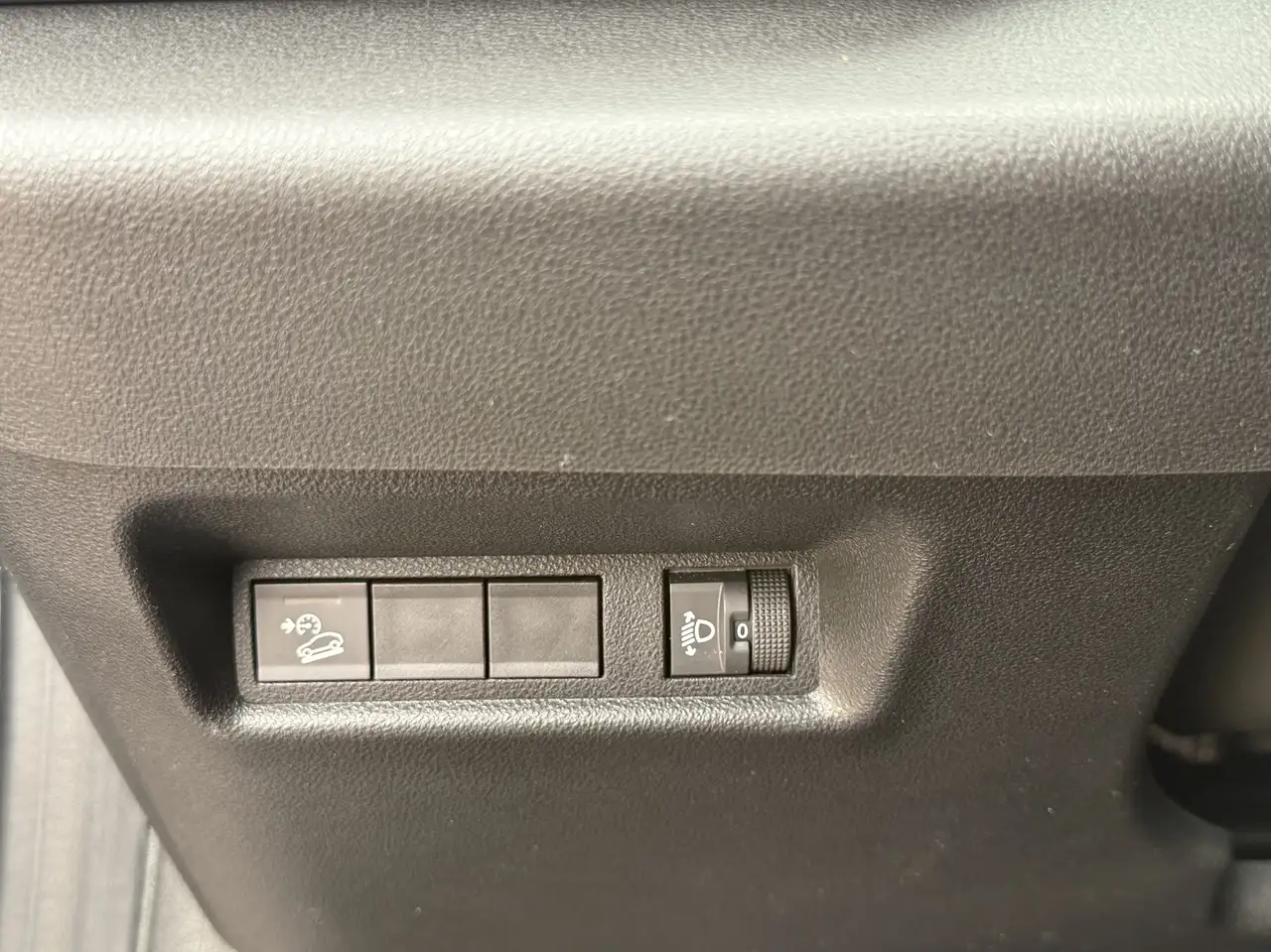 Jeep Avenger 1.2 turbo e-hybrid mhev Upland 4xe 145cv edct6 28