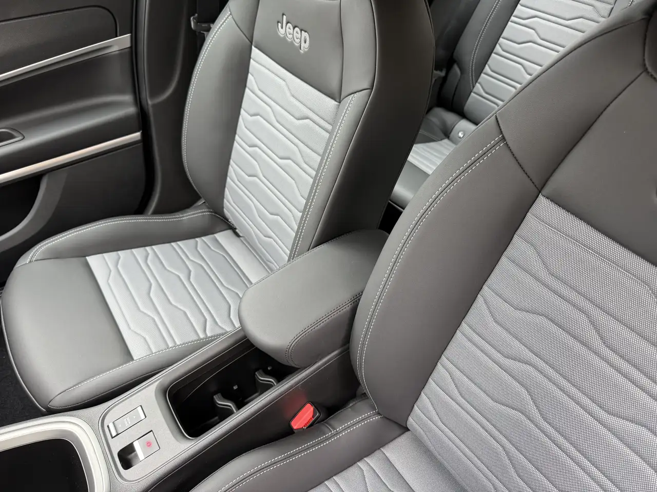 Jeep Avenger 1.2 turbo e-hybrid mhev Upland 4xe 145cv edct6 30