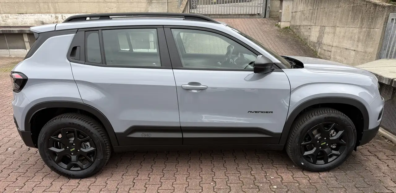 Jeep Avenger 1.2 turbo e-hybrid mhev Upland 4xe 145cv edct6 4