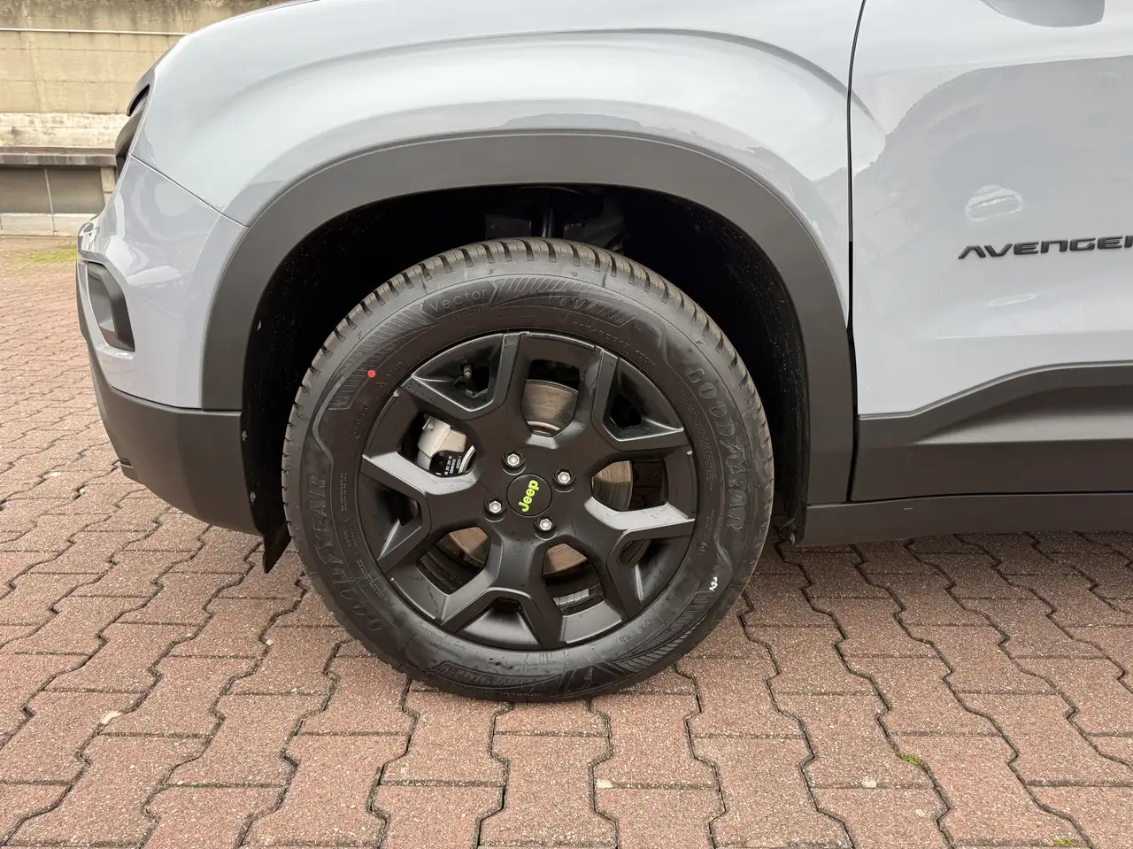 Jeep Avenger 1.2 turbo e-hybrid mhev Upland 4xe 145cv edct6 10