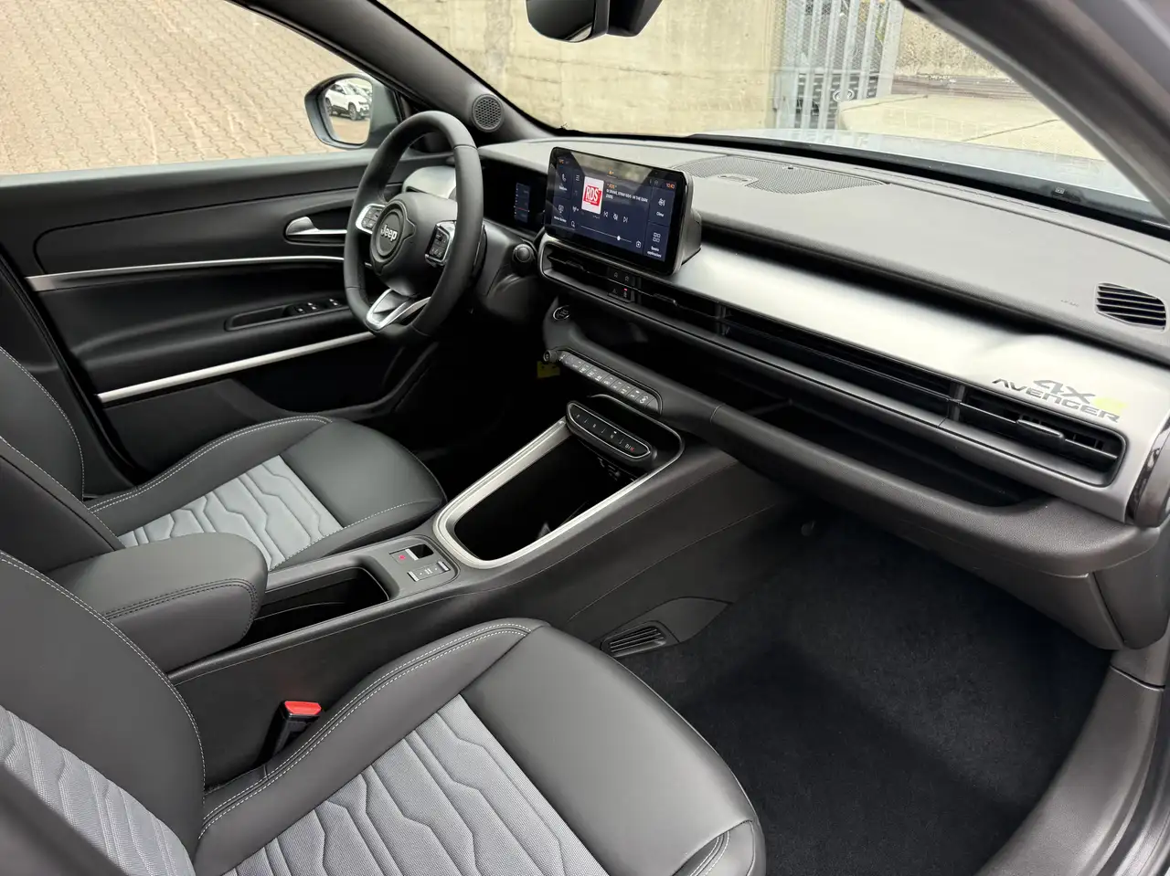 Jeep Avenger 1.2 turbo e-hybrid mhev Upland 4xe 145cv edct6 16