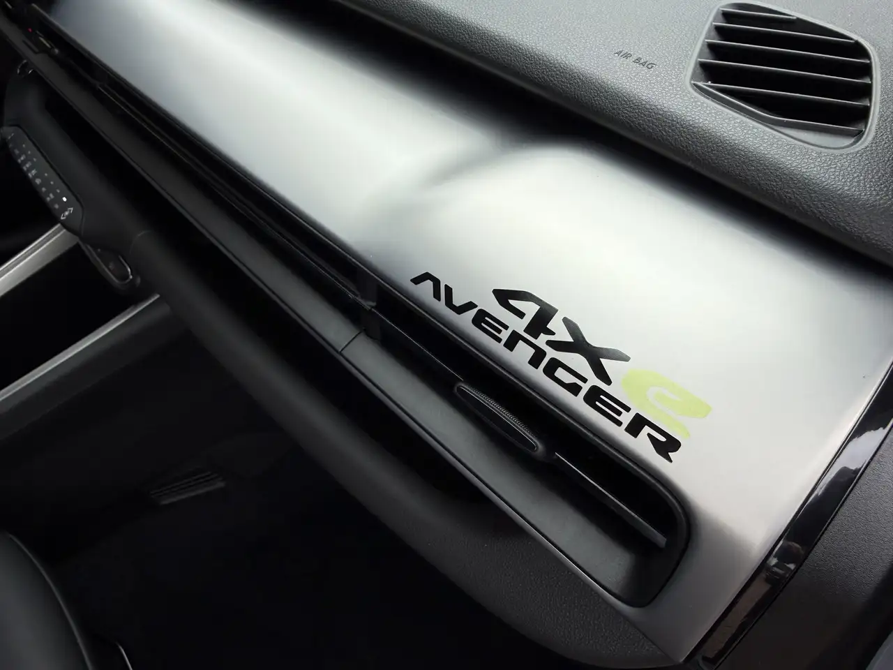 Jeep Avenger 1.2 turbo e-hybrid mhev Upland 4xe 145cv edct6 22