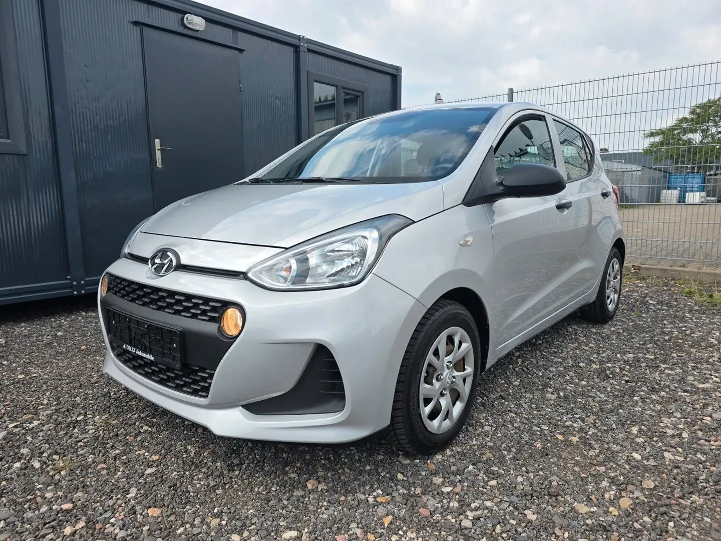 Hyundai i10 *Bj2017*Tüv Neu Silber - 1