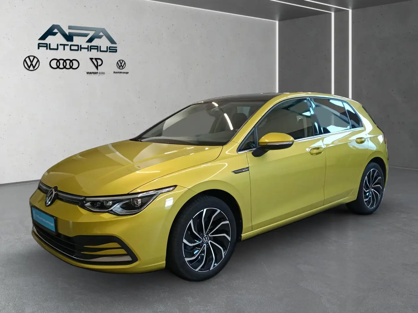 Volkswagen Golf VIII 1.5 TSI Style Pano*RFK*ACC*LM17*Navi Amarillo - 2