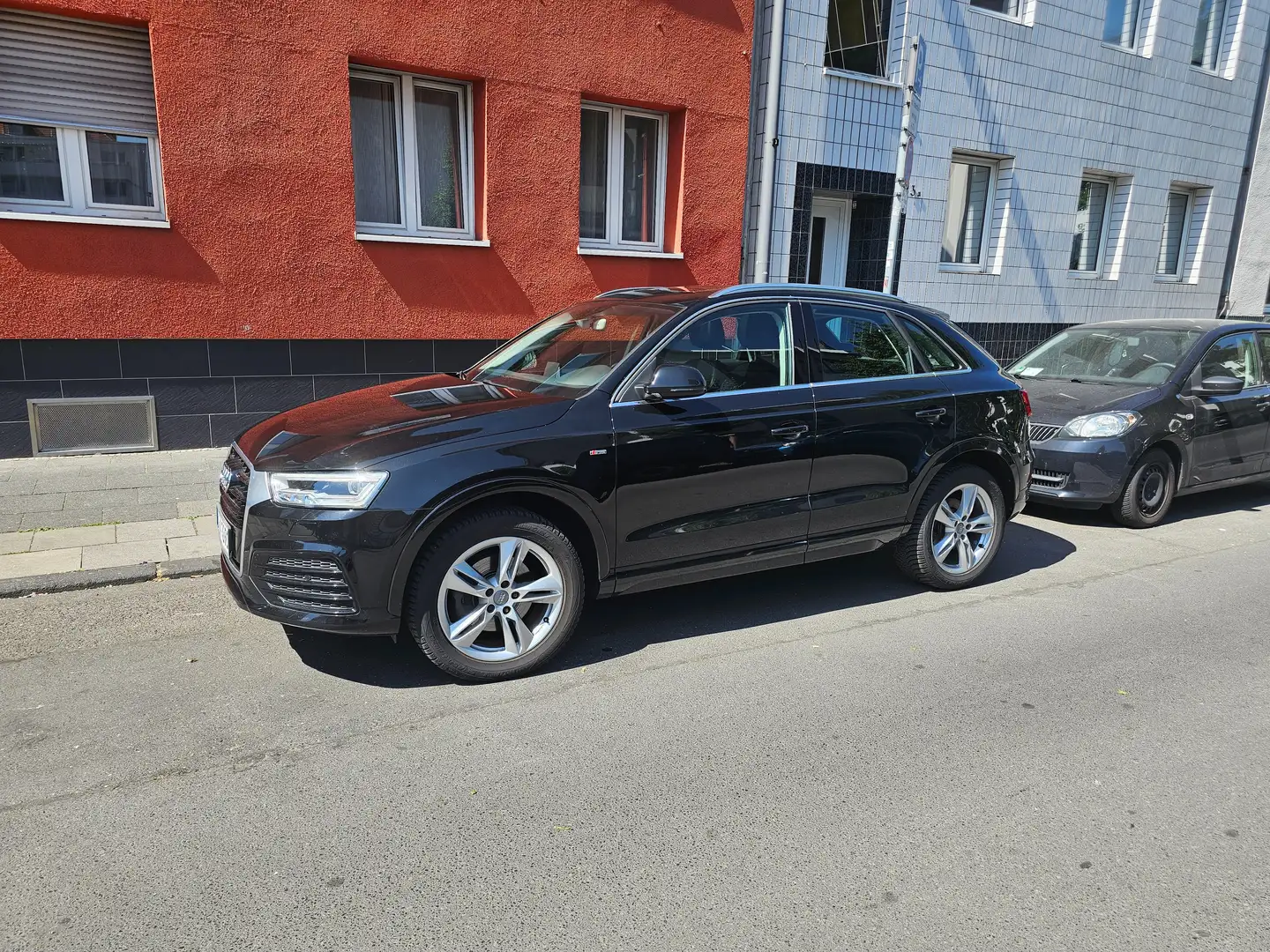 Audi Q3 2.0 TDI quattro S tronic S-line Sport Schwarz - 2