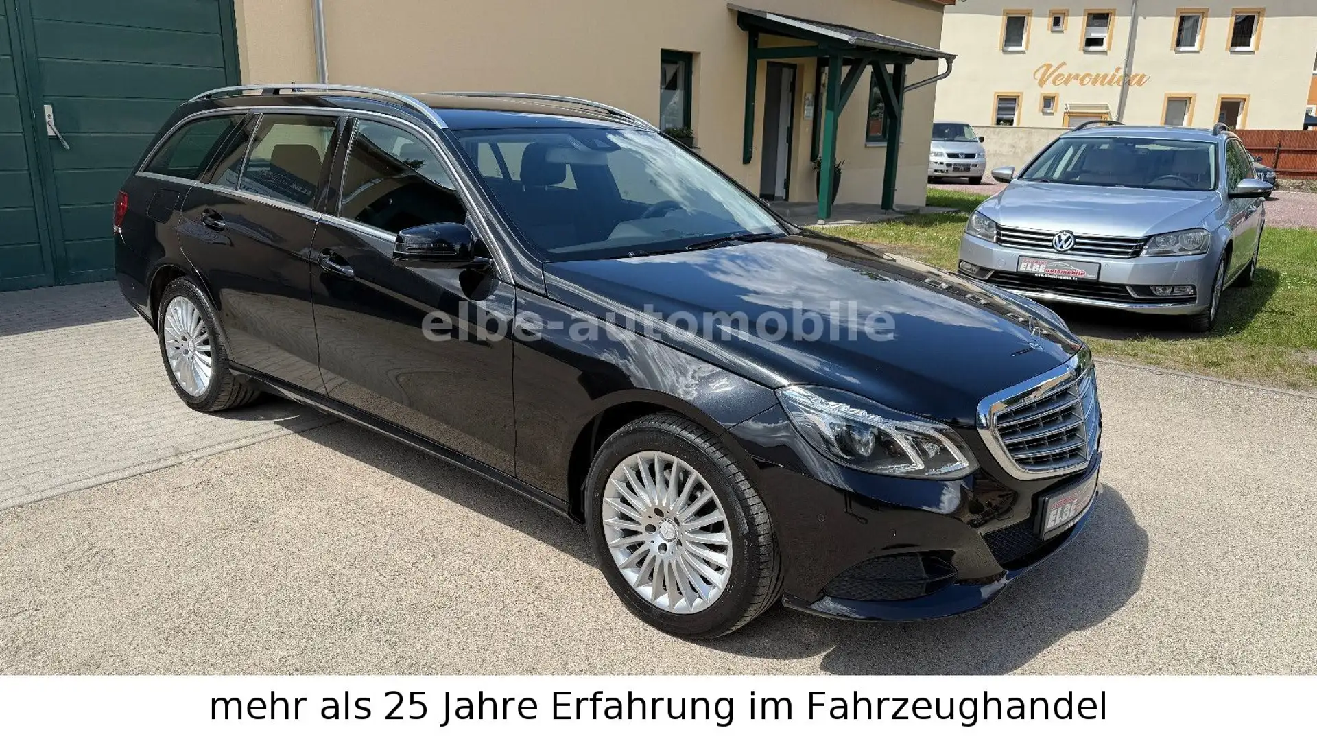 Mercedes-Benz E 250 T-Modell 4Matic, LED, Navi, Automatik Schwarz - 1