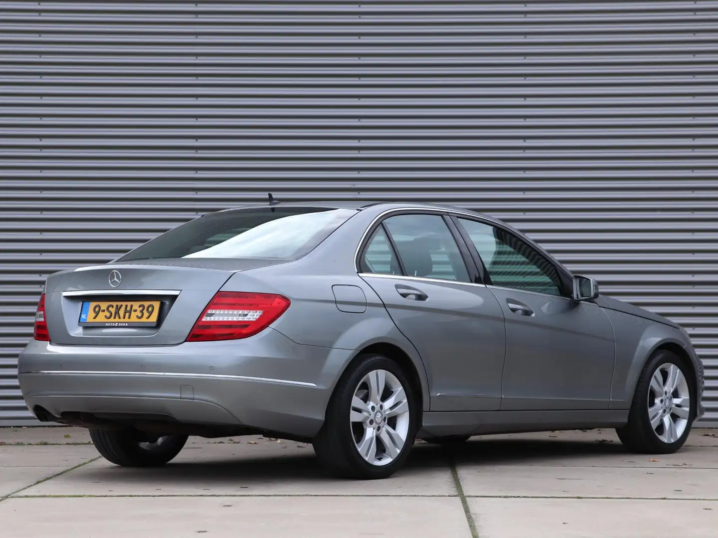 Mercedes-Benz C 180 Ambition Avantgarde Automaat *1e Eigenaar* Grijs - 2