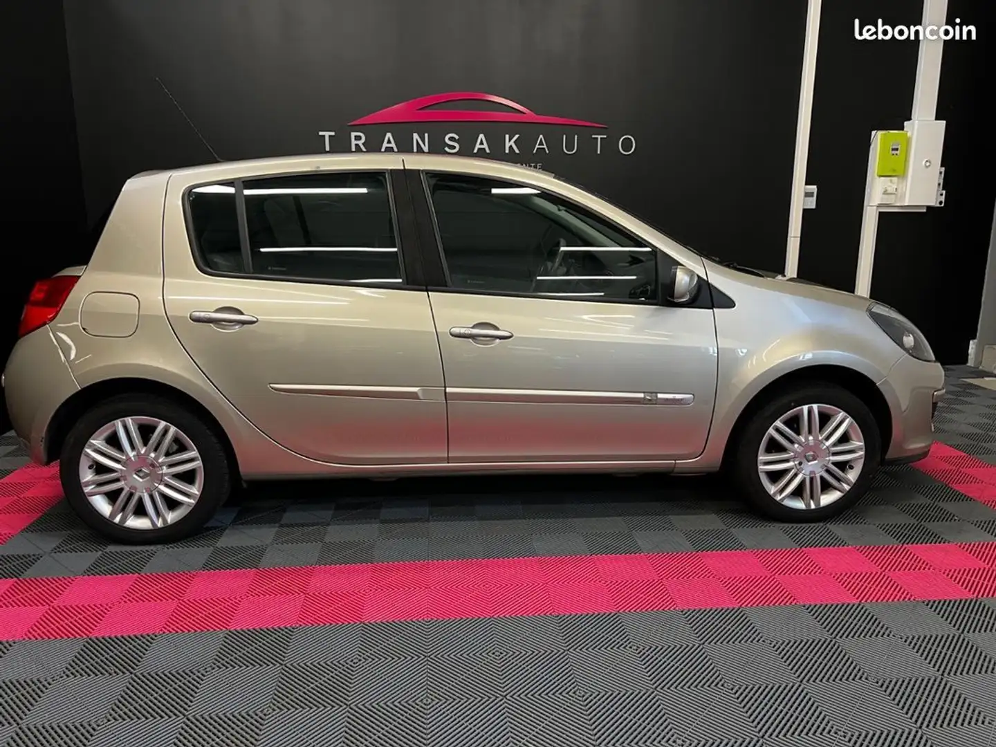 Renault Clio III 1.6 16V 110 Initiale Proactive A ORIGINE FRANCE DISTRIBUTION JOUR ATTELAGE Beige - 2