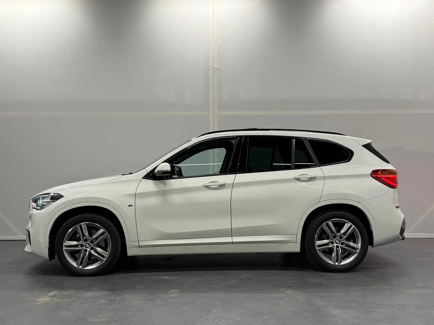 BMW X1 sDrive20i High Executive | M-Sportpakket | Panoram Blanc - 2